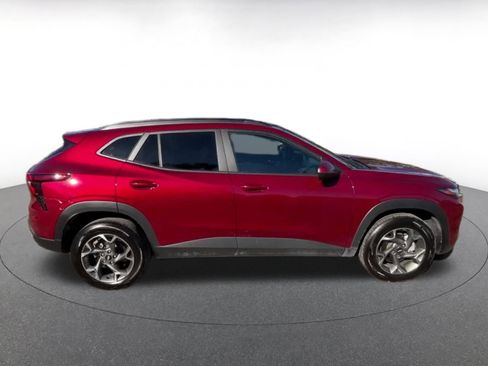 Used 2025 Chevrolet Trax LT image 16