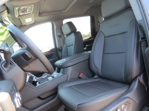 New 2025 GMC Sierra 2500 Denali w/ Denali Reserve Package image 21