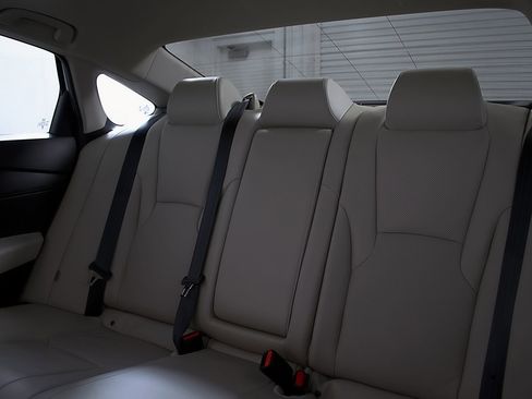 Used 2023 Honda Accord EX-L image 21