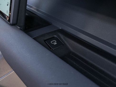 Used 2023 Land Rover Defender 90 X-Dynamic SE image 69