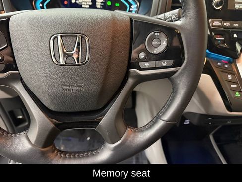 Used 2024 Honda Odyssey Elite image 11