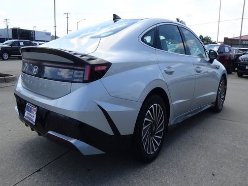 Used 2025 Hyundai Sonata SEL FWD image 6