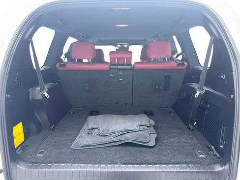 Used 2023 Lexus GX 460 Premium w/ Premium Package image 12