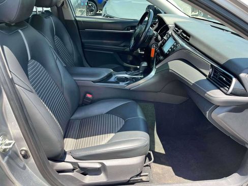 Used 2019 Toyota Camry SE FWD image 11