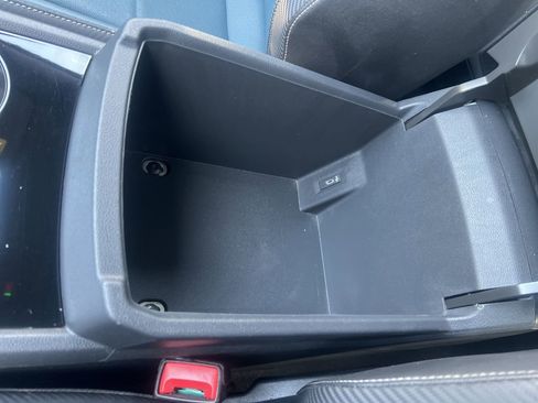 Used 2021 Volkswagen Atlas Cross Sport SEL image 31