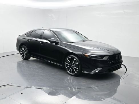 Used 2025 Honda Accord Touring image 2