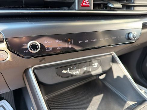 Certified 2026 Kia Carnival LXS FWD image 24