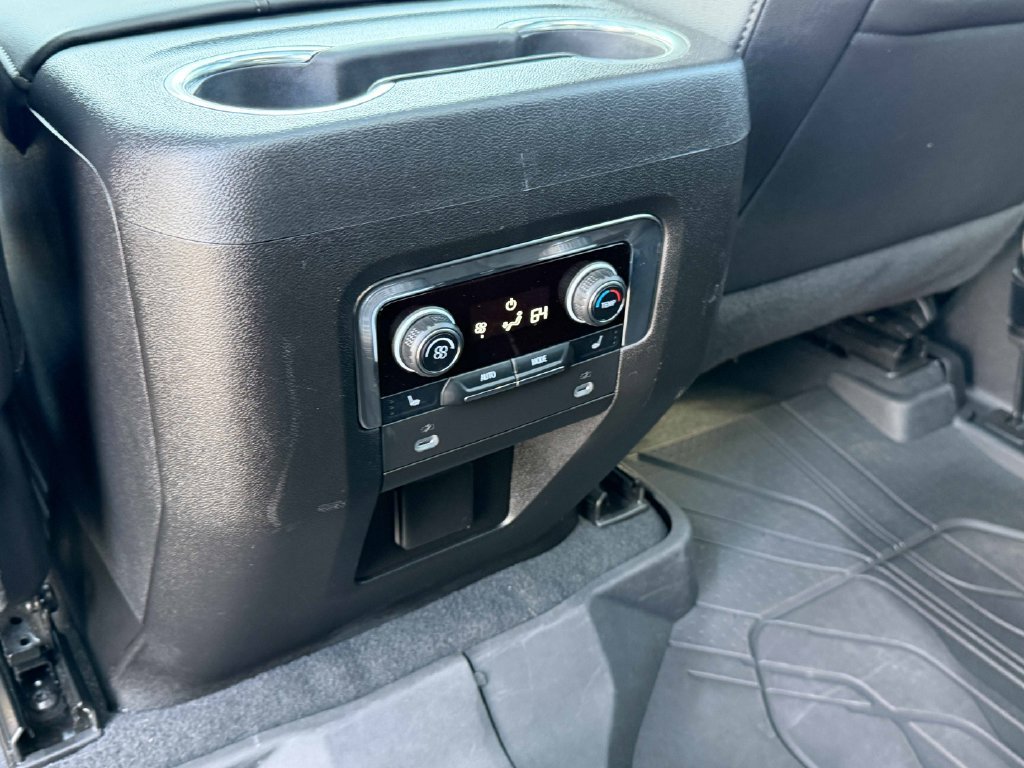 Used 2024 Chevrolet Suburban Z71 w/ Luxury Package AWD/4WD image 21