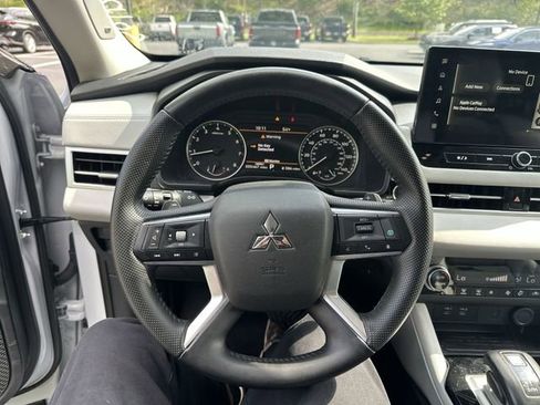 Used 2025 Mitsubishi Outlander SE AWD/4WD image 13