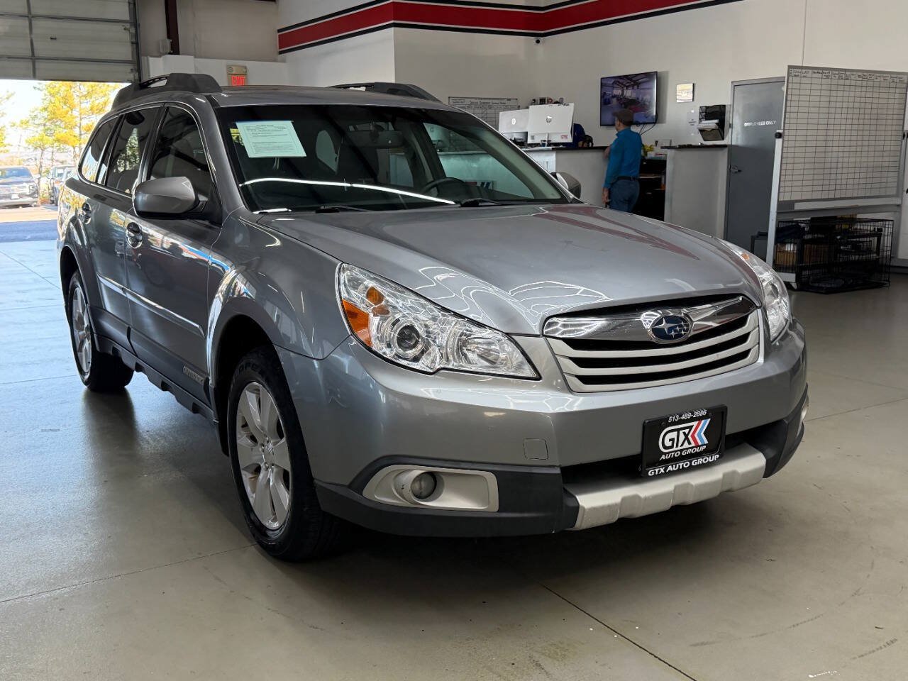 Used 2011 Subaru Outback 3.6R Limited AWD/4WD image 1