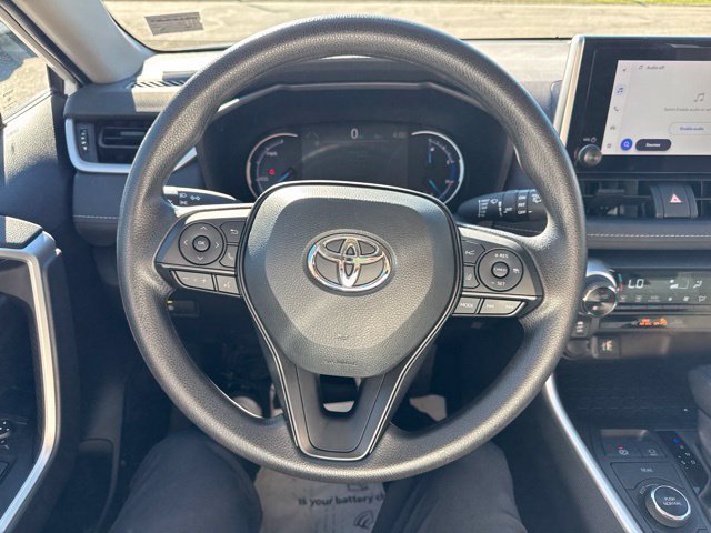 Used 2025 Toyota RAV4 XLE AWD/4WD image 16