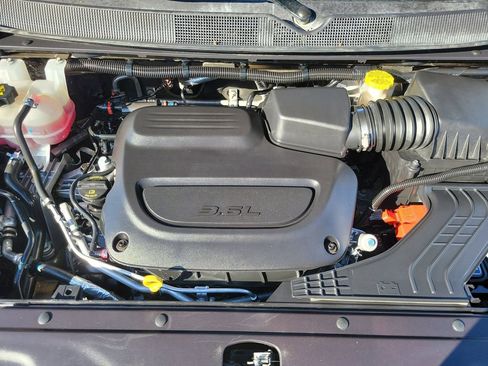 Used 2024 Chrysler Pacifica Touring-L FWD image 30
