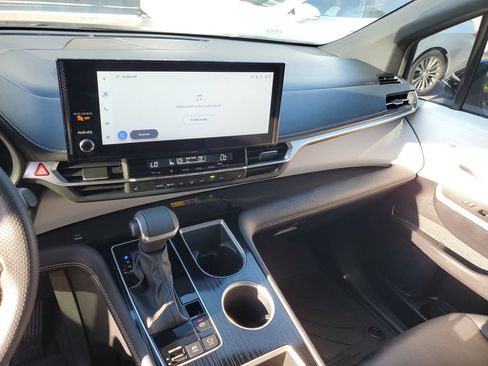 Used 2025 Toyota Sienna XSE FWD image 26