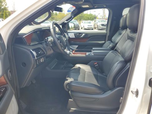 Certified 2024 Lincoln Navigator Reserve AWD/4WD image 12