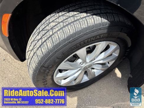 Used 2017 Chrysler Pacifica Touring w/ Tire & Wheel Group FWD image 26