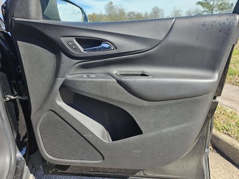 Used 2019 Chevrolet Equinox LT w/ Driver Convenience Package image 15