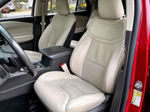 Used 2020 Ford Explorer Platinum w/ Premium Technology Package image 18