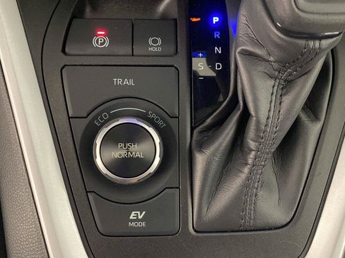Used 2024 Toyota RAV4 XLE w/ Convenience Package AWD/4WD image 18