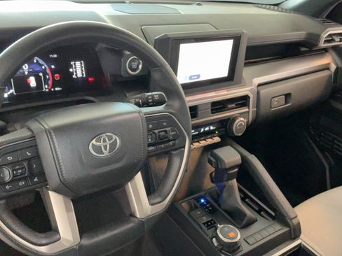 Certified 2025 Toyota 4Runner SR5 AWD/4WD image 23