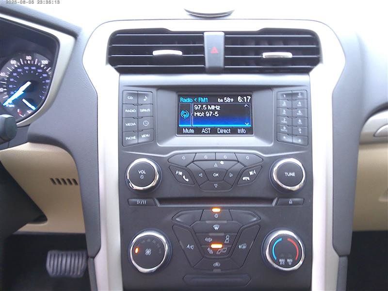 Used 2013 Ford Fusion SE FWD image 13