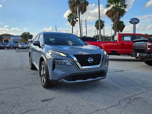 Used 2022 Nissan Rogue SL w/ SL Premium Package image 2