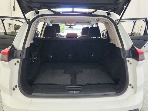 Used 2024 Nissan Rogue S FWD image 19