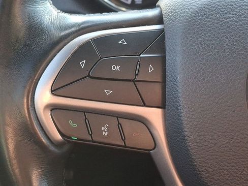 Used 2019 Jeep Grand Cherokee Altitude image 16