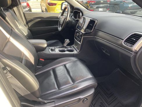 Used 2021 Jeep Grand Cherokee Limited AWD/4WD image 34