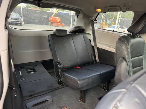 Used 2020 Toyota Sienna SE w/ Nightshade Edition AWD/4WD image 22