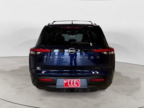 New 2026 Nissan Pathfinder SV w/ SV Premium Package AWD/4WD image 4