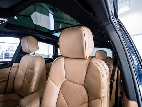 Used 2021 Porsche Macan S image 37