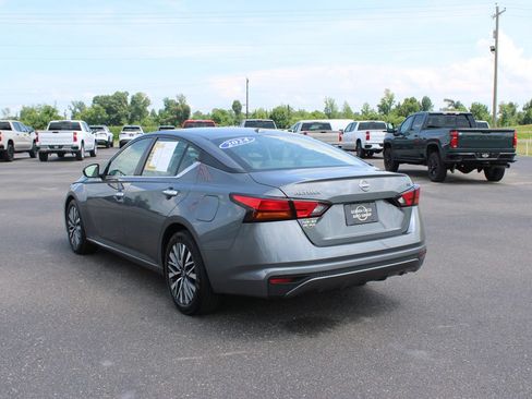 Used 2024 Nissan Altima 2.5 SV FWD image 7