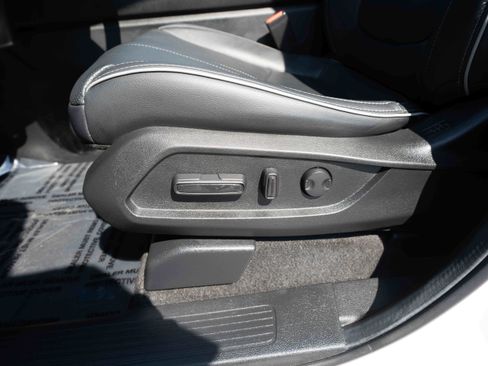 Used 2025 Honda Pilot Elite image 12