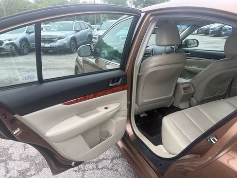 Used 2011 Subaru Legacy 2.5i Limited w/ Popular Equipment Group 2A AWD/4WD image 10