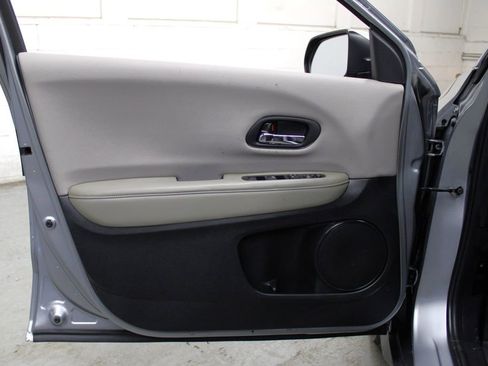 Used 2017 Honda HR-V LX image 17