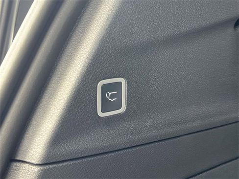 New 2026 Chrysler Pacifica Select image 12