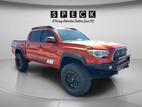 Used 2017 Toyota Tacoma TRD Off-Road w/ Premium & Technology Package AWD/4WD image 7