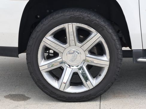 Used 2016 Cadillac Escalade ESV Luxury AWD/4WD image 11