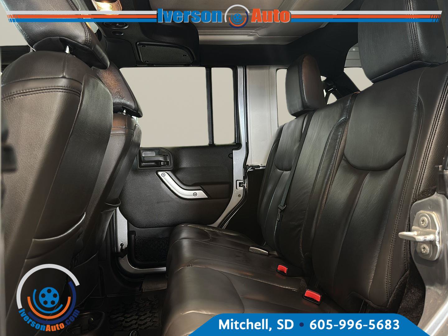 Used 2016 Jeep Wrangler Unlimited Sahara w/ Connectivity Group AWD/4WD image 23