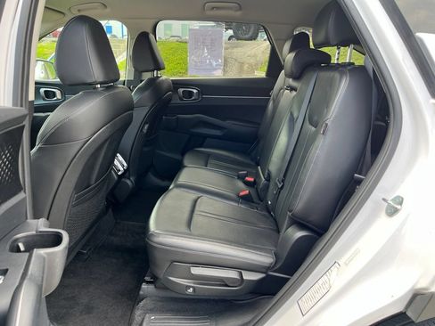 Used 2024 Kia Sorento S FWD image 9