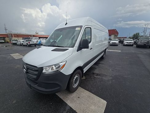 Used 2025 Mercedes-Benz Sprinter 2500 image 1