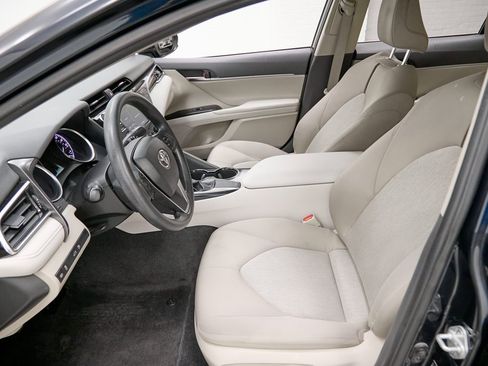 Used 2018 Toyota Camry LE image 14