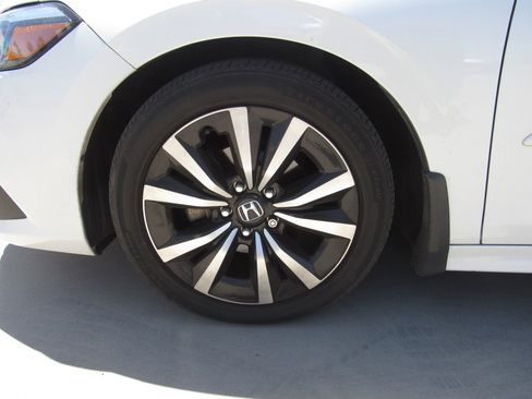 Used 2023 Honda Civic EX image 5