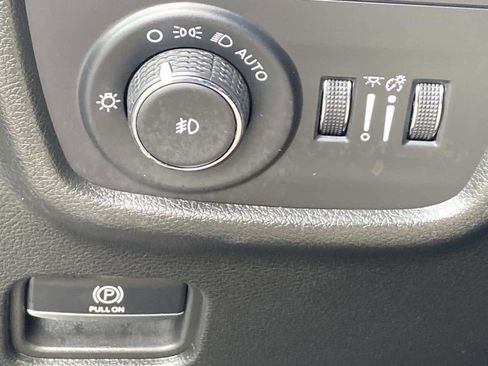 Certified 2024 Jeep Grand Cherokee Limited image 28