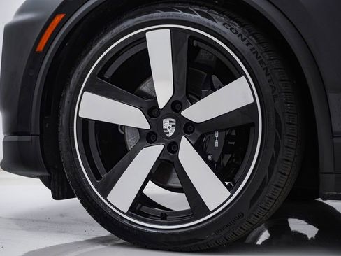 Certified 2025 Porsche Macan 4S Electric AWD/4WD image 13