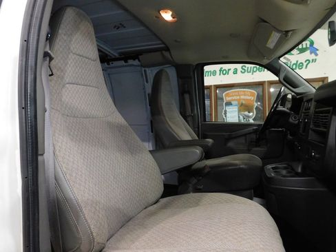 Used 2017 GMC Savana 2500 RWD image 77