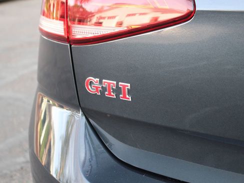 Used 2019 Volkswagen GTI SE image 44