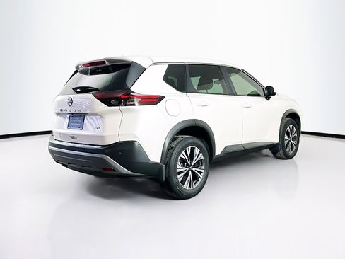 Used 2023 Nissan Rogue SV image 9