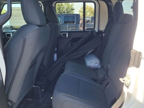 New 2025 Jeep Gladiator Sport image 4