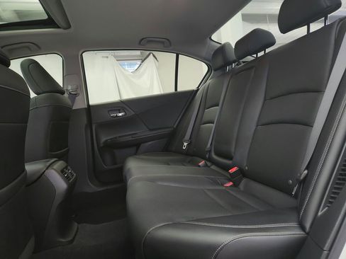 Used 2017 Honda Accord Touring image 21